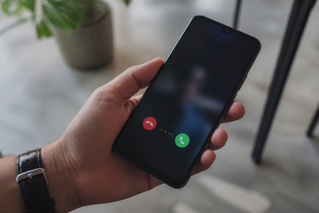 Appel entrant affiche sur telephone portable lumineux
