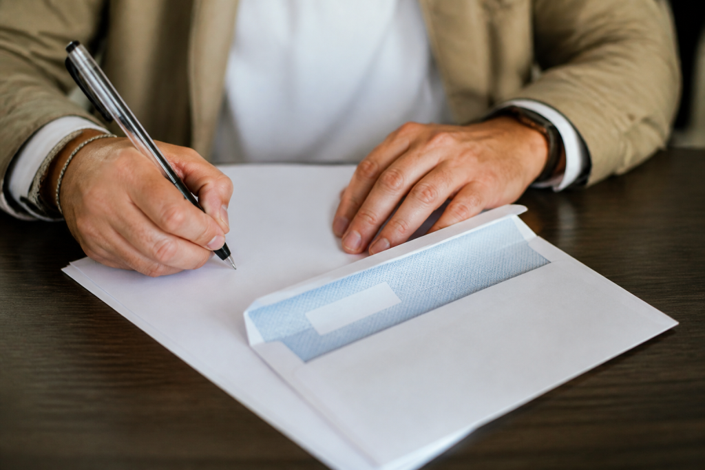Cheque enveloppe documents signature caution immobilier